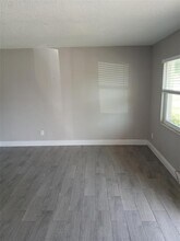 38939 North Ave in Zephyrhills, FL - Building Photo - Building Photo