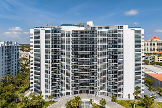 Vantage View Condominium in Fort Lauderdale, FL - Foto de edificio - Building Photo