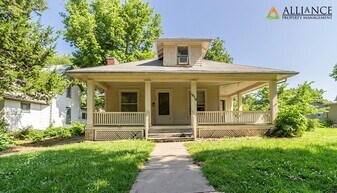 1010 Osage St in Manhattan, KS - Building Photo