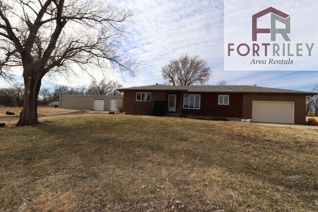 1554-3325 3325 Ave in Abilene, KS - Building Photo - Building Photo