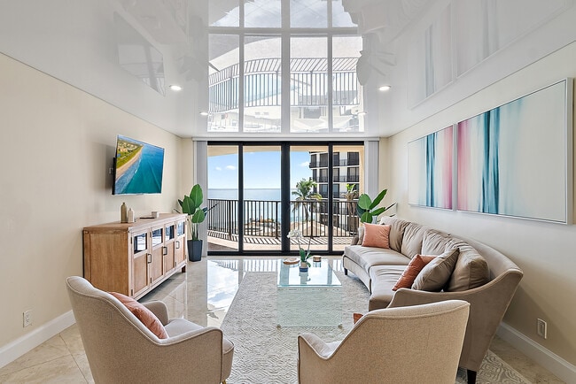 3610 S Ocean Blvd in Palm Beach, FL - Building Photo - Building Photo