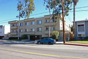 6908-6914 Hazeltine Ave Apartments