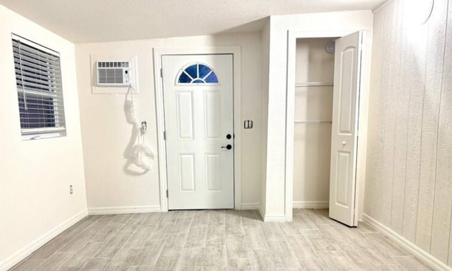 8130 Rolling Log Dr in Orlando, FL - Building Photo - Building Photo