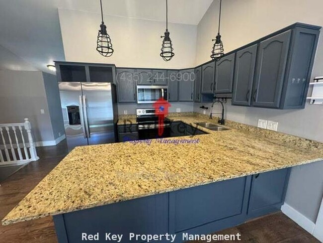 176 Country Club Dr in Stansbury Park, UT - Building Photo - Building Photo