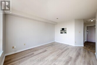 711 Rossland Rd E in Whitby, ON - Building Photo - Building Photo