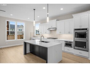 11920 NW Thelin Ln in Portland, OR - Building Photo - Building Photo