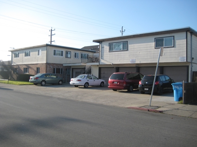 202 N Delaware St in San Mateo, CA - Building Photo