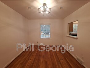 812 Whelchel Dr in Decatur, GA - Building Photo - Building Photo