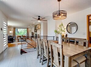 5210 N Emerson Dr in Portland, OR - Foto de edificio - Building Photo