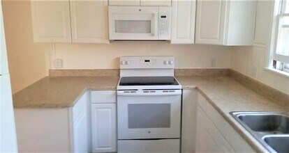 354 Ferson Ave in Iowa City, IA - Building Photo - Building Photo