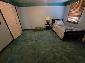 6874 Joanne Cir N in Niagara Falls, NY - Foto de edificio - Building Photo