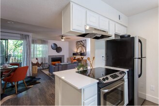 3836 S Lamar Blvd-Unit -70415-691 in Austin, TX - Foto de edificio - Building Photo