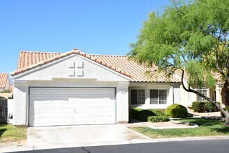5453 Desert Valley Dr in Las Vegas, NV - Building Photo - Building Photo
