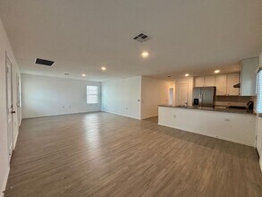 4527 Glades Wy in San Antonio, TX - Building Photo - Building Photo