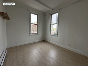 292 Leonard St in Brooklyn, NY - Building Photo - Building Photo