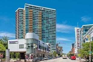 1720 Maple Ave, Unit 203 in Evanston, IL - Building Photo