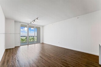 1500 Bay Rd in Miami Beach, FL - Building Photo - Building Photo