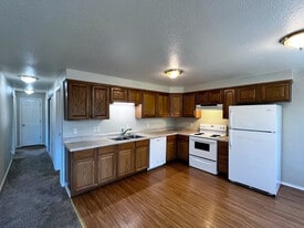 1041 8th Ave, Unit 201 in Longview, WA - Building Photo