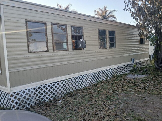 1475 N Bridge St in La Belle, FL - Building Photo - Building Photo