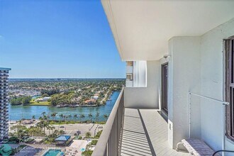 1201 S Ocean Dr in Hollywood, FL - Foto de edificio - Building Photo