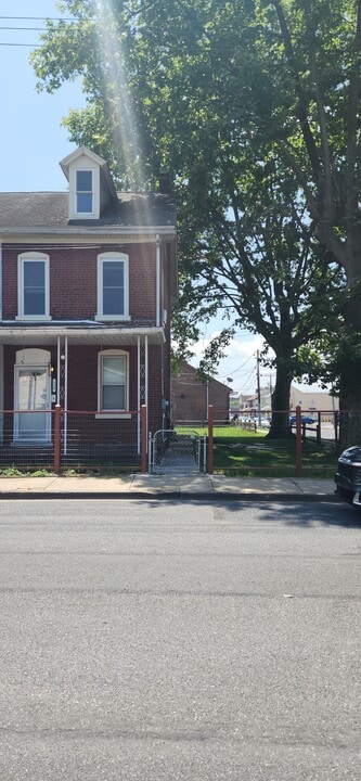 330 E Guilford St in Lebanon, PA - Foto de edificio