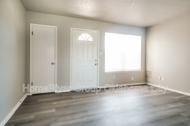 3813 Parkwoods Ln in Midwest City, OK - Building Photo - Building Photo