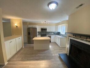 517 W Ocean View Ave in Norfolk, VA - Building Photo - Building Photo