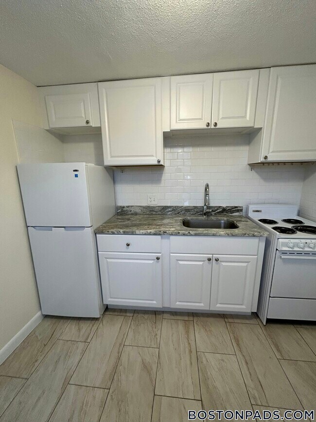 180 N Beacon St in Boston, MA - Building Photo - Building Photo