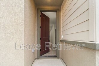 2385 Sather St in Manteca, CA - Foto de edificio - Building Photo