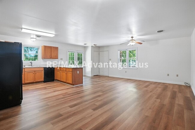 property at 809 Griffin Blvd