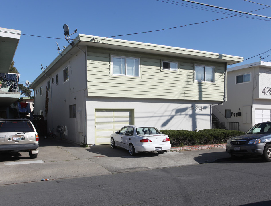 484 Milton Ave in San Bruno, CA - Building Photo