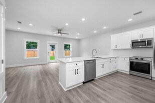 30 Harbeson Ave NE in Fort Walton Beach, FL - Building Photo