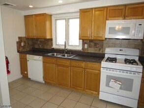 298 Luddington Ave, Unit 2 in Clifton, NJ - Building Photo - Building Photo
