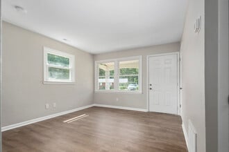 1437 Thelbert Dr in Fayetteville, NC - Building Photo - Building Photo