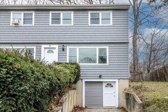 32 Pleasant St in Bethel, CT - Building Photo - Building Photo