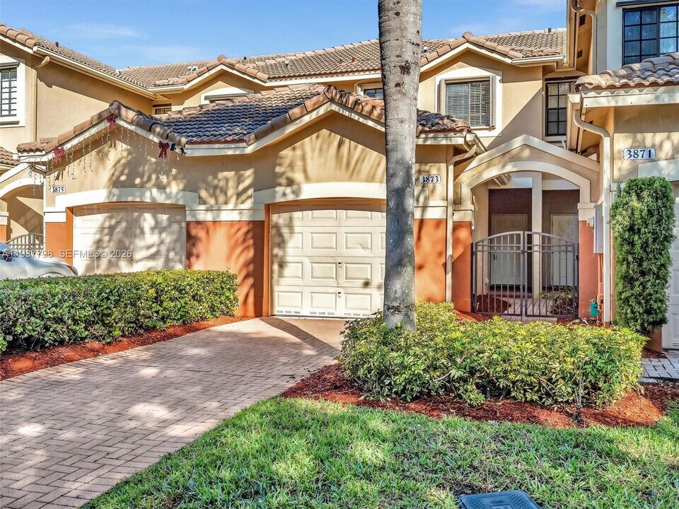 3873 Tree Top Dr in Weston, FL - Building Photo