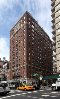 242 E 19th St in New York, NY - Foto de edificio - Building Photo