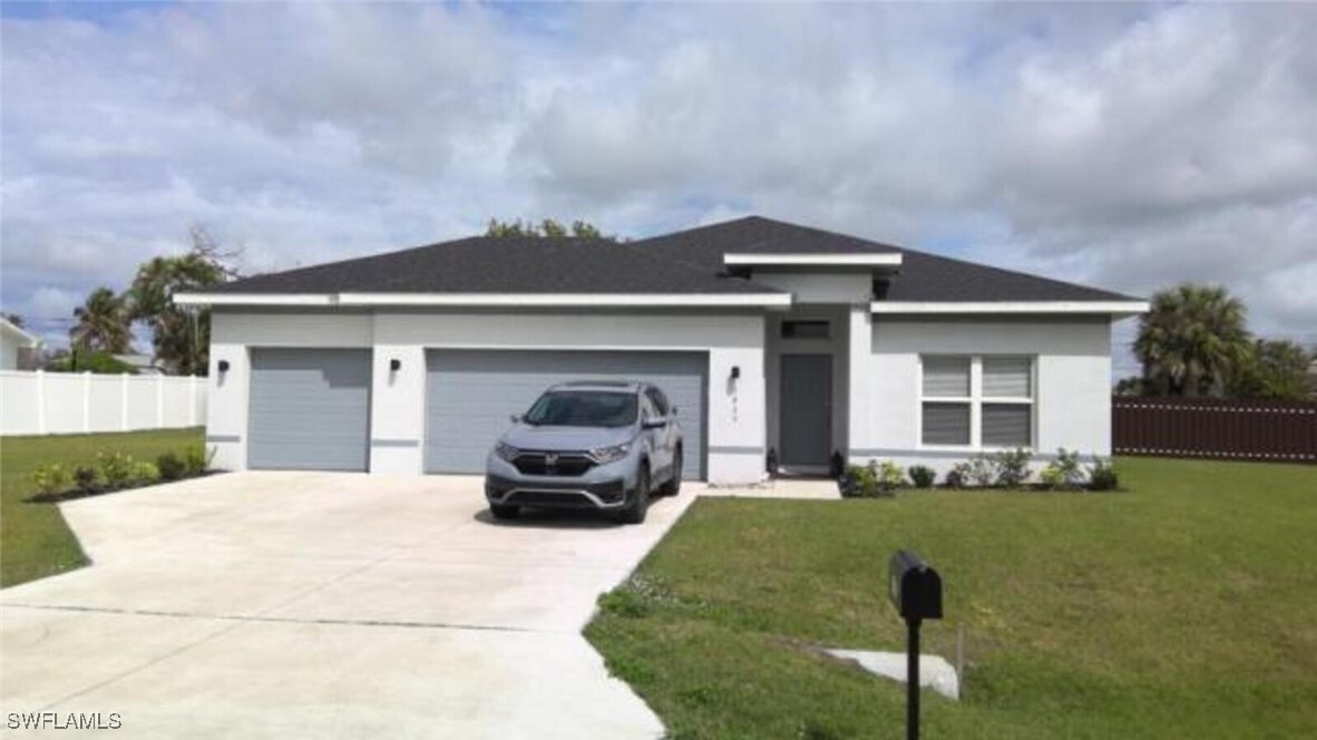 1823 NE 2nd Terrace in Cape Coral, FL - Foto de edificio