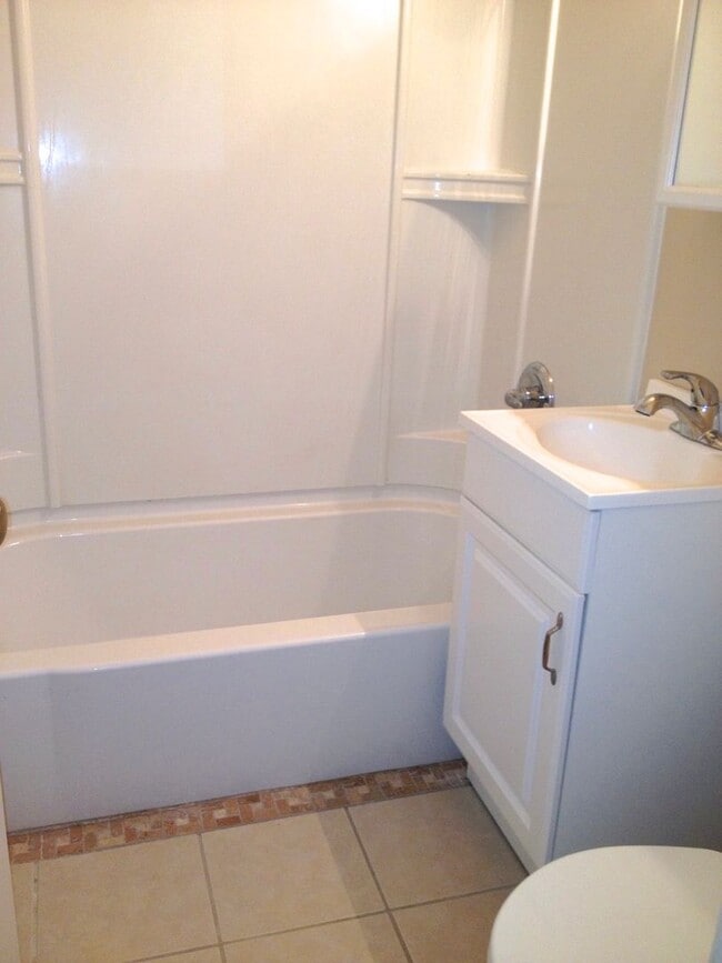 1190 Minahan St in Green Bay, WI - Building Photo - Building Photo