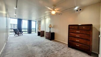 1660 N La Salle Dr, Unit 3104 in Chicago, IL - Building Photo