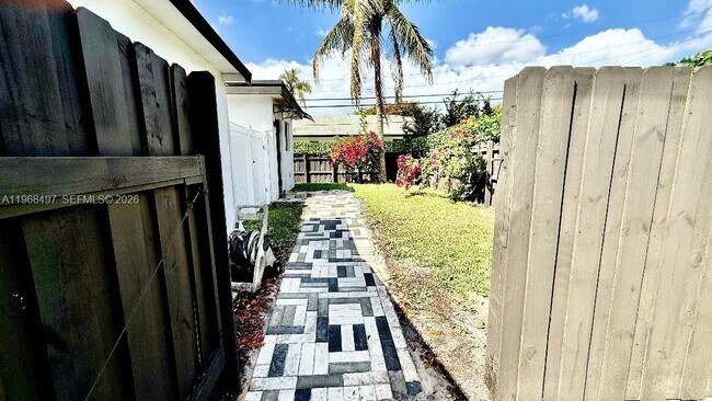 1710 SW 99th Terrace in Miramar, FL - Building Photo - Building Photo