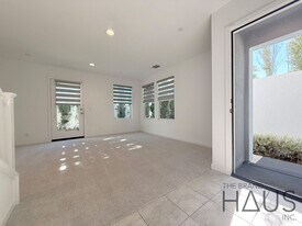 2068 Caleigh Ln in Costa Mesa, CA - Building Photo
