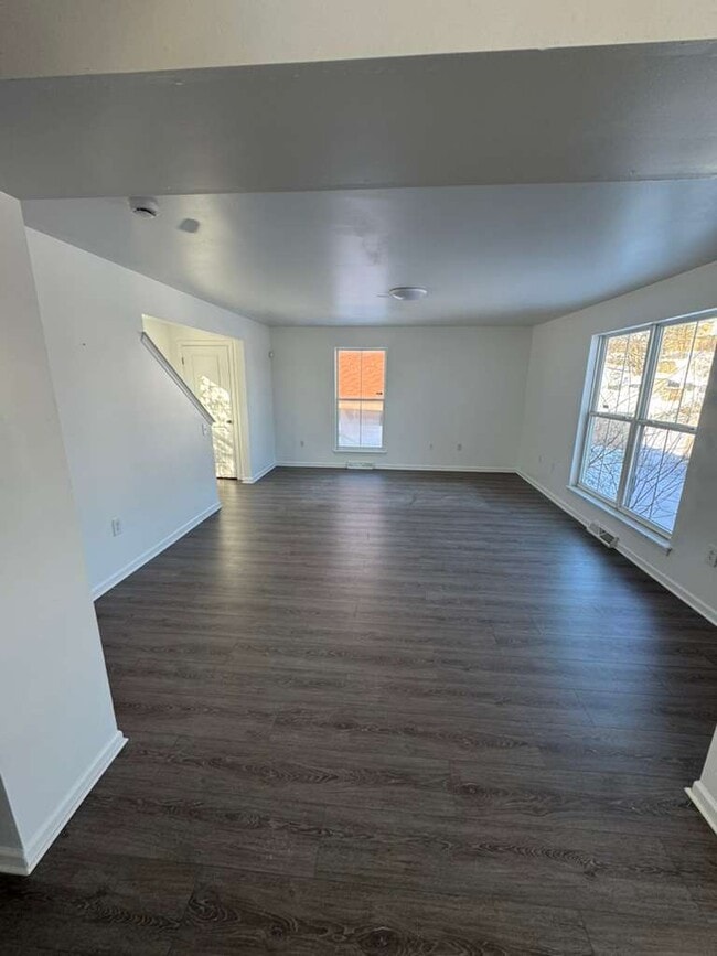 333 Wylie Ave in Clairton, PA - Building Photo - Building Photo