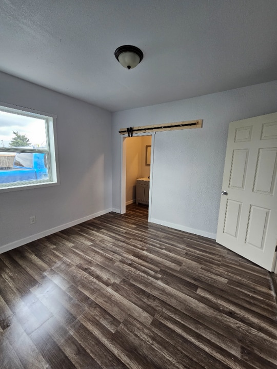 110 S King St in Centralia, WA - Building Photo