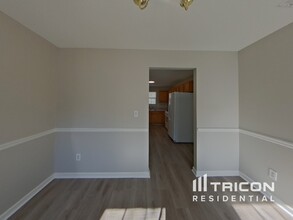 623 Robin Ridge in Stone Mountain, GA - Building Photo - Building Photo