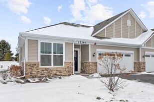 12245 Barcroft Cir in Huntley, IL - Building Photo