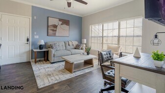 9835 Fredericksburg Rd, Unit 634 in San Antonio, TX - Building Photo