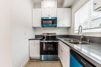 11841 Runnymede St in Los Angeles, CA - Building Photo - Building Photo