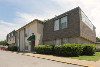 Evergreen Apartments in Tulsa, OK - Foto de edificio - Building Photo