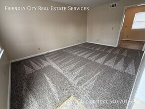 57 Rockbridge Cir in Harrisonburg, VA - Foto de edificio - Building Photo